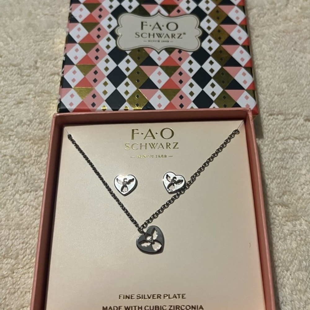FAO Schwarz Silver Heart Jewelry Set